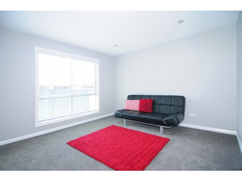 4 Frances Crescent, St Georges Basin NSW 2540