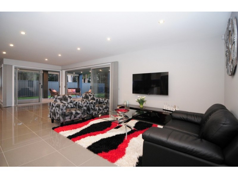 4 Frances Crescent, St Georges Basin NSW 2540