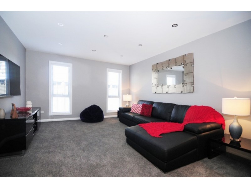 4 Frances Crescent, St Georges Basin NSW 2540