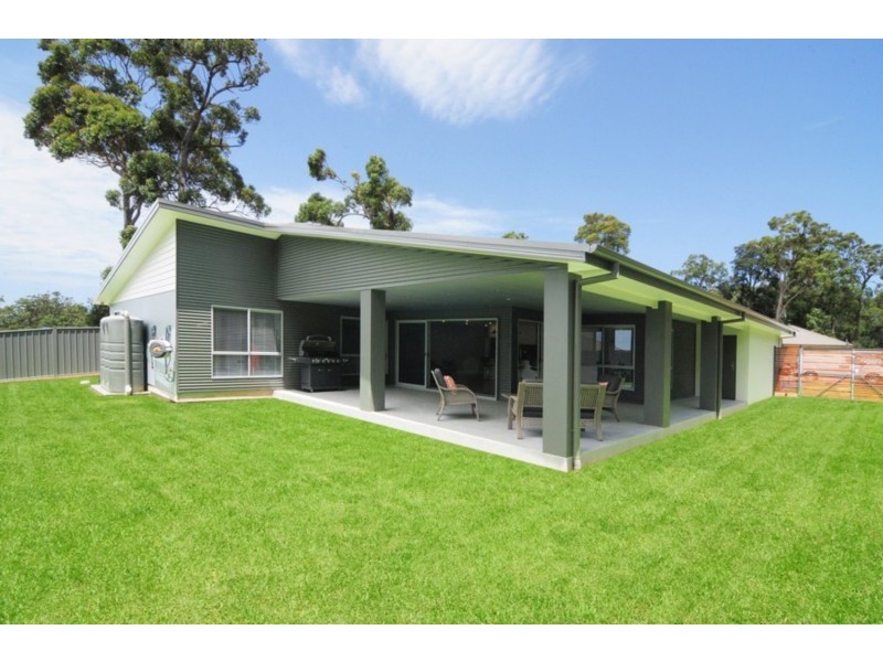 4 Frances Crescent, St Georges Basin NSW 2540