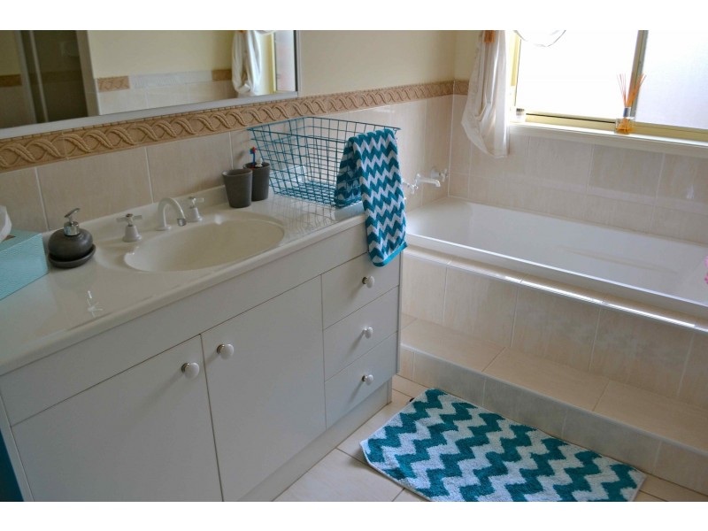 21  Yuroka Crescent, St Georges Basin NSW 2540