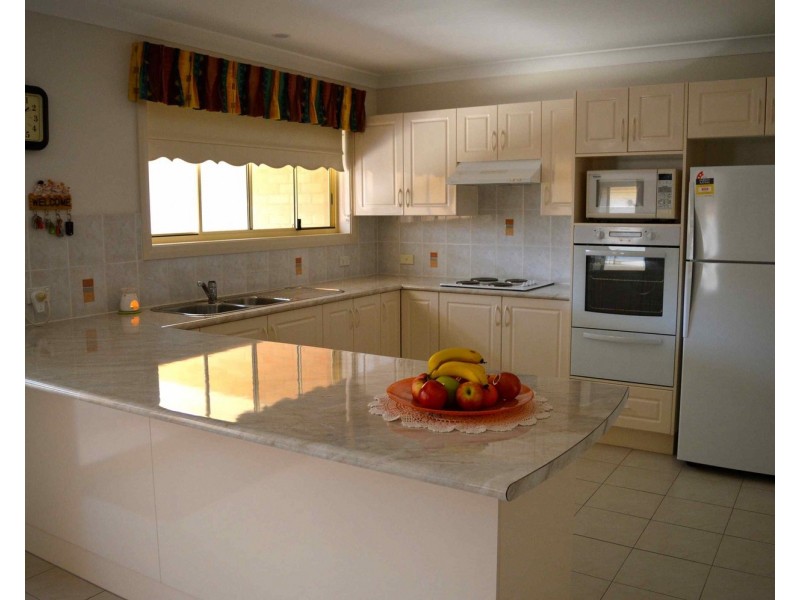 17 Elanora Parade, Basin View NSW 2540