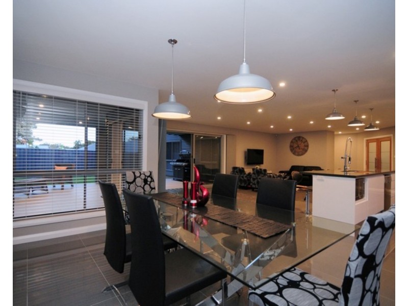 4 Frances Crescent, St Georges Basin NSW 2540