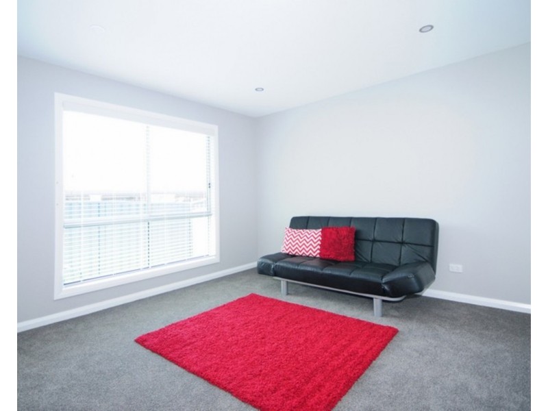 4 Frances Crescent, St Georges Basin NSW 2540