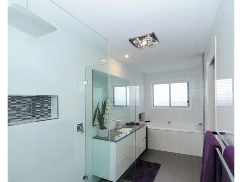 4 Frances Crescent, St Georges Basin NSW 2540