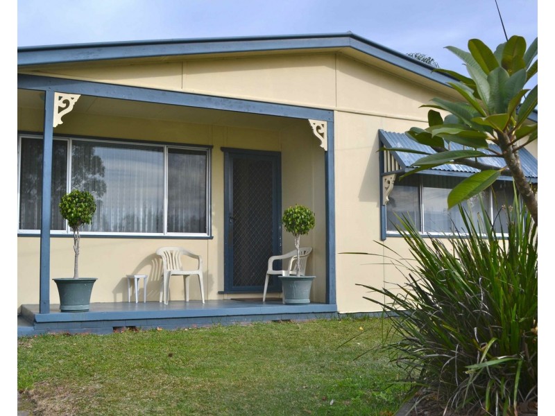 2 June Avenue, Basin View NSW 2540