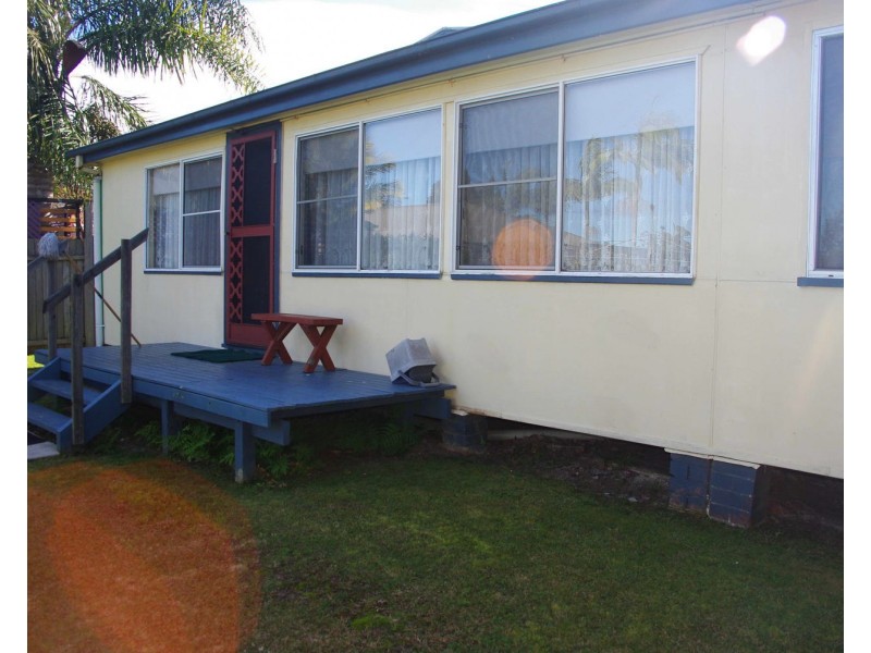 2 June Avenue, Basin View NSW 2540