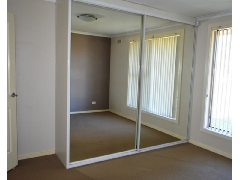 6 Laura Place, St Clair NSW 2759