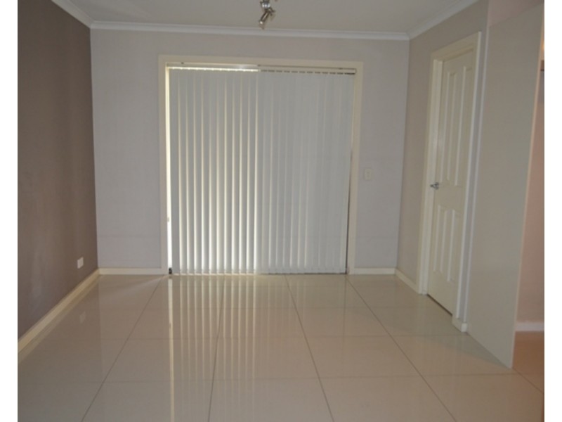 6 Laura Place, St Clair NSW 2759