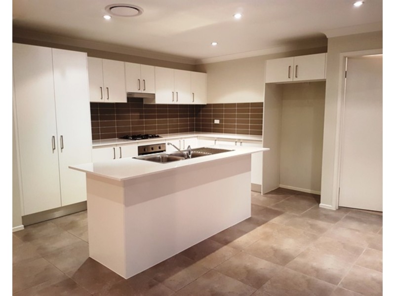 3 Dewpoint Road, Spring Farm NSW 2570