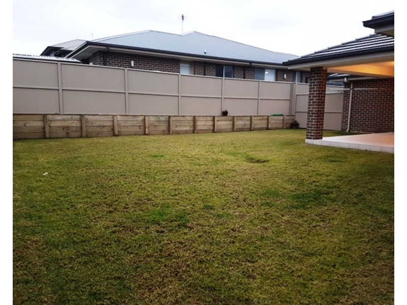 3 Dewpoint Road, Spring Farm NSW 2570