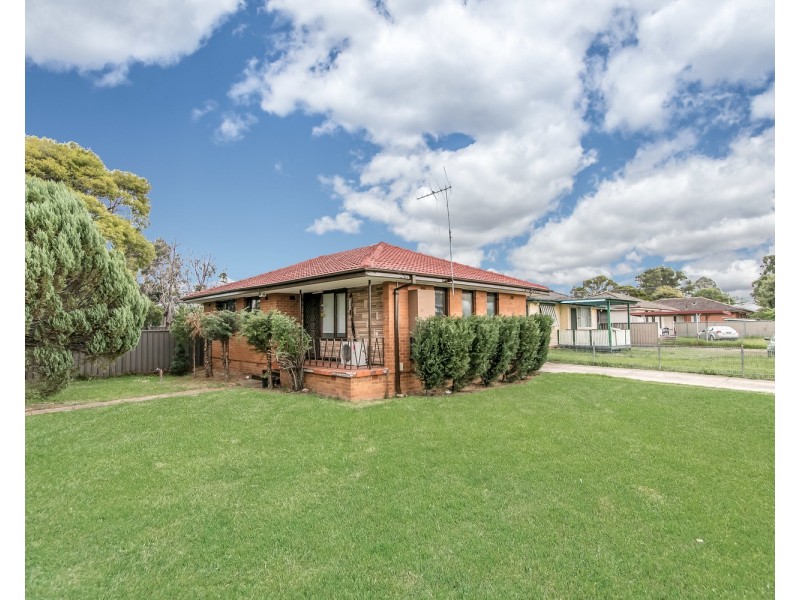 4 Copeland Road, Lethbridge Park NSW 2770