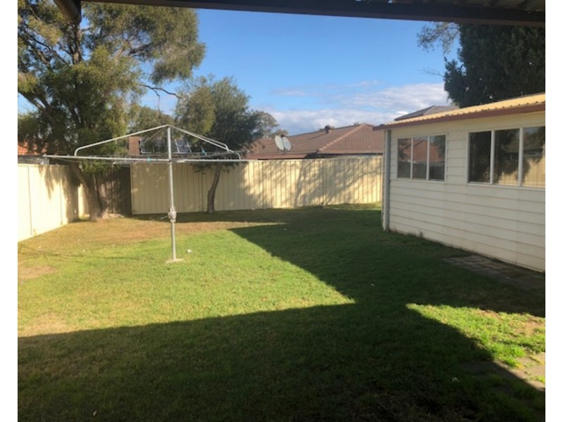 37 Lyrebird Crescent, St Clair NSW 2759