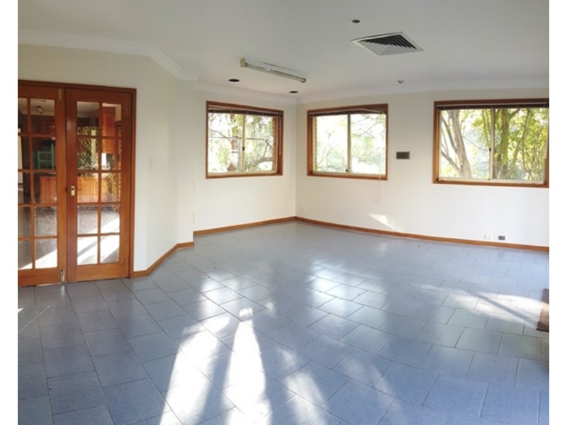 12 Ivanhoe Place, Oatlands NSW 2117