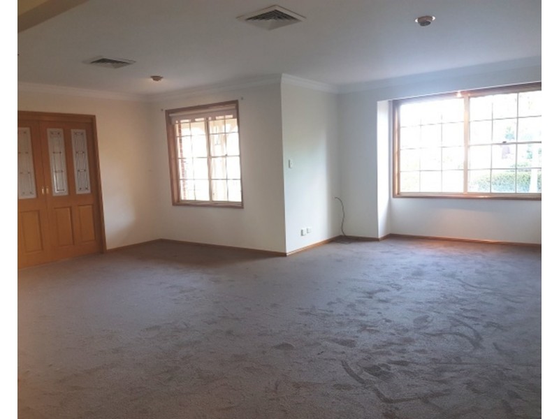 12 Ivanhoe Place, Oatlands NSW 2117