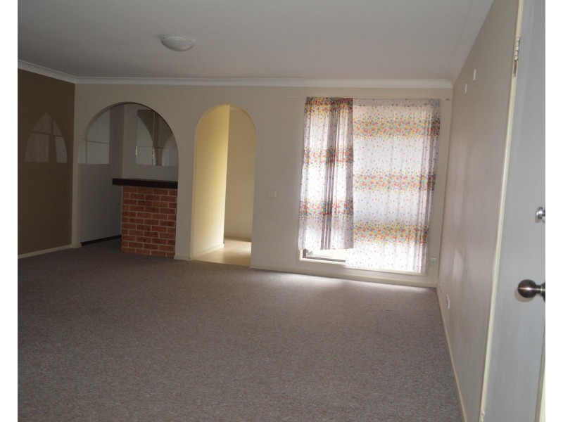 85 Melville Road, St Clair NSW 2759