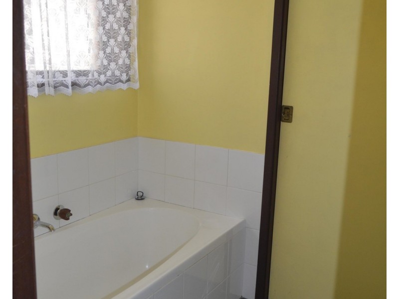 85 Melville Road, St Clair NSW 2759