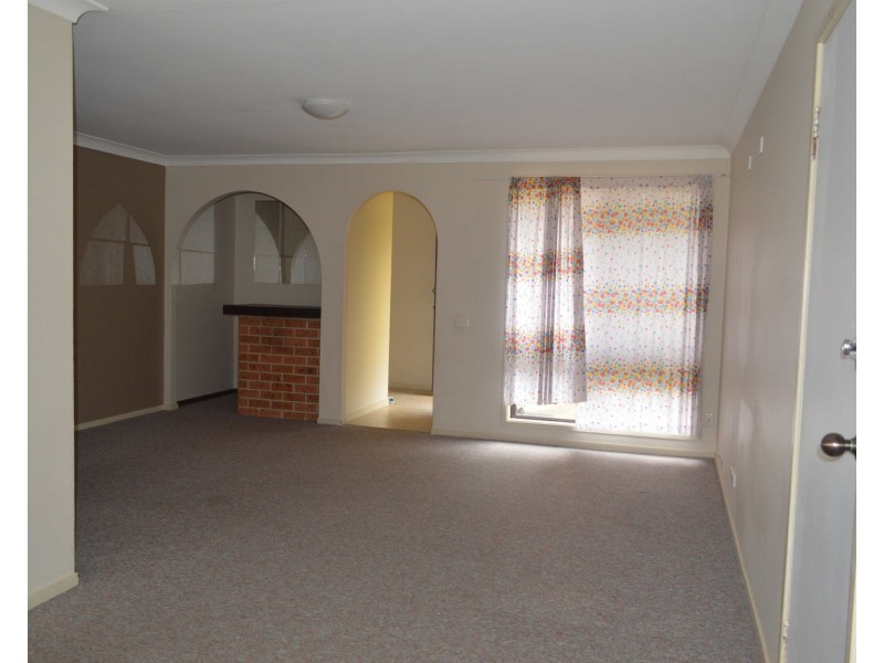 85 Melville Road, St Clair NSW 2759