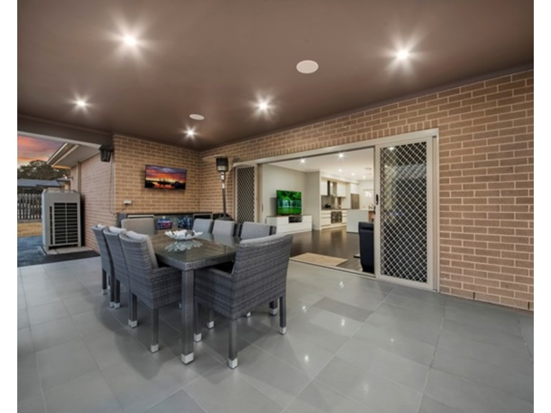 9 Pennard Crescent, Luddenham NSW 2745