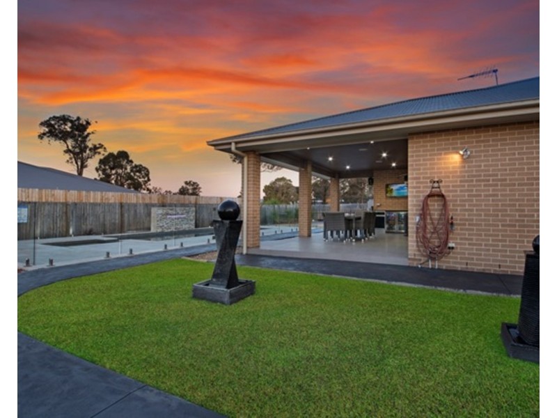 9 Pennard Crescent, Luddenham NSW 2745