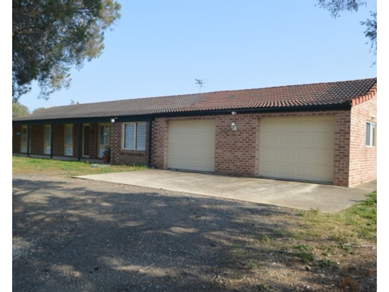 425 Luddenham Road, Luddenham NSW 2745
