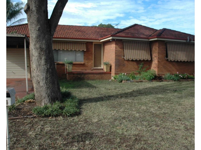 34 College Street, Cambridge Park NSW 2747
