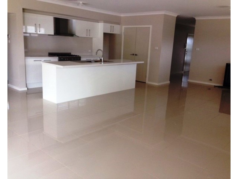 8 Leeds Street, Oran Park NSW 2570