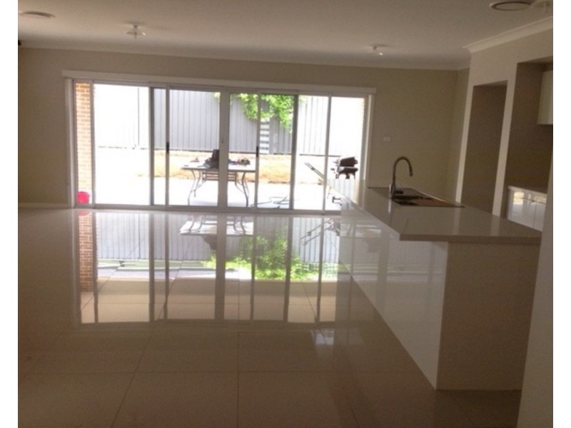 8 Leeds Street, Oran Park NSW 2570