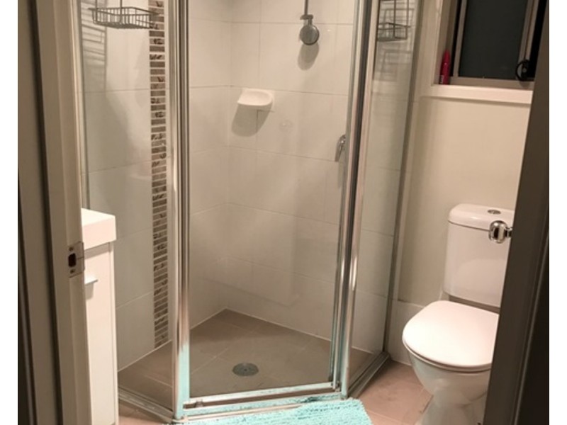 Grannyflat/3A Dewpoint Road, Spring Farm NSW 2570