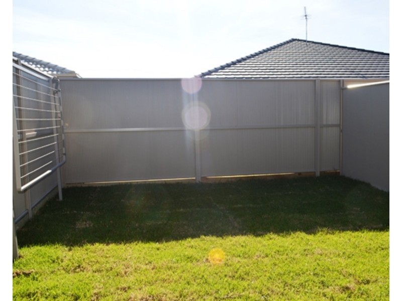 Granny flat/23a Owens Street, Spring Farm NSW 2570