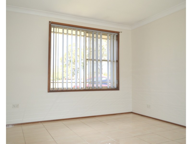 7 Henley Grove, St Clair NSW 2759