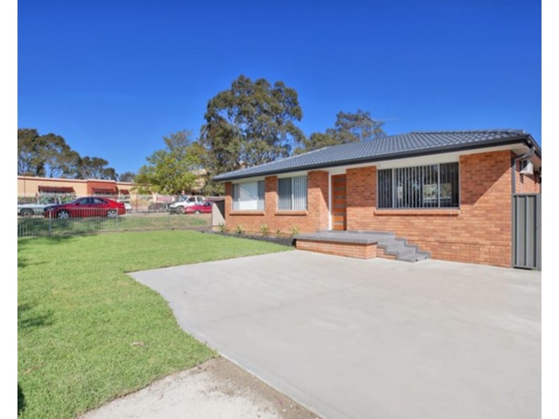 1 Edmund Blackett Close, St Clair NSW 2759