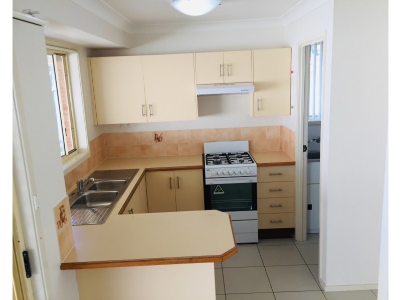 4 Kalambo Place, St Clair NSW 2759