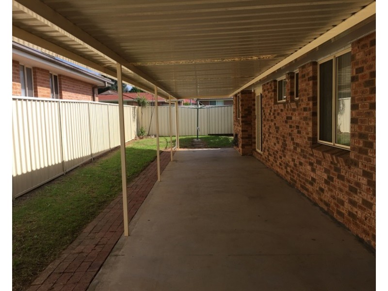 4 Kalambo Place, St Clair NSW 2759