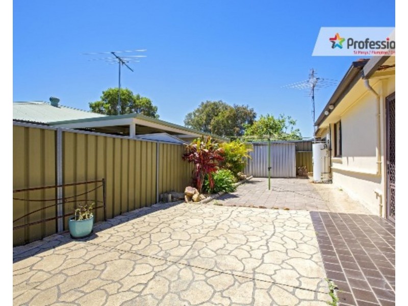 15 Huddleston Street, Colyton NSW 2760