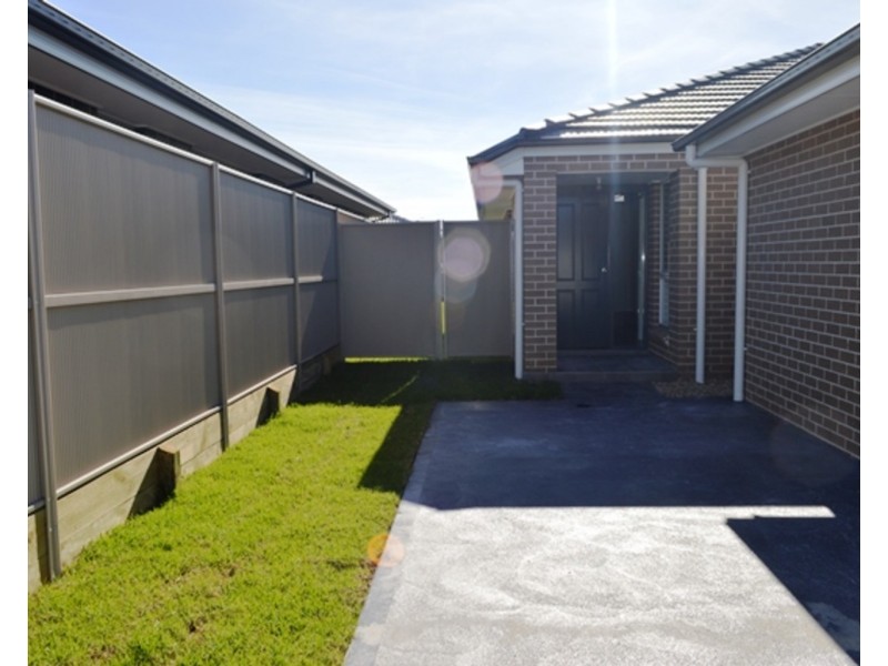 Granny flat/23a Owens Street, Spring Farm NSW 2570