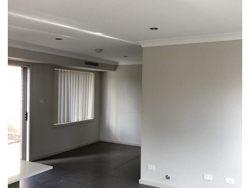 1/10-12 Canberra Street, Oxley Park NSW 2760