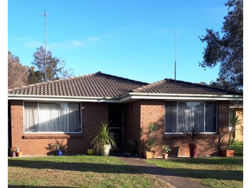 89 Maddison Circuit, St Clair NSW 2759