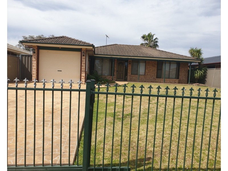 12 Bancroft Street, Oakhurst NSW 2761