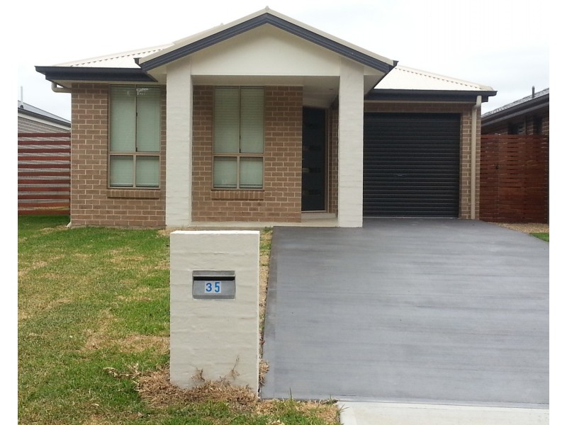 35 Moluccana Crescent, Ropes Crossing NSW 2760