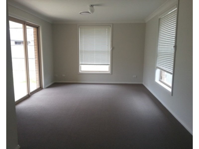 35 Moluccana Crescent, Ropes Crossing NSW 2760