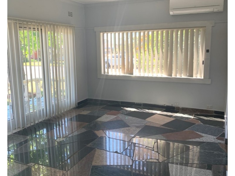 2 Woodview Road, Oxley Park NSW 2760