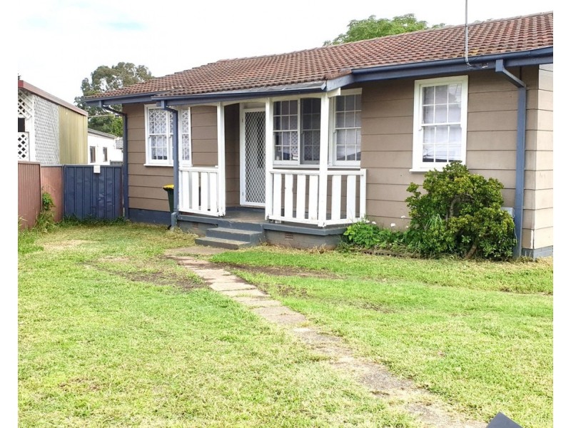 24 Tahiti Avenue, Lethbridge Park NSW 2770