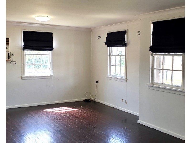 24 Tahiti Avenue, Lethbridge Park NSW 2770