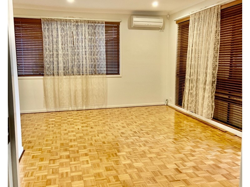 12 Horseshoe Circuit, St Clair NSW 2759