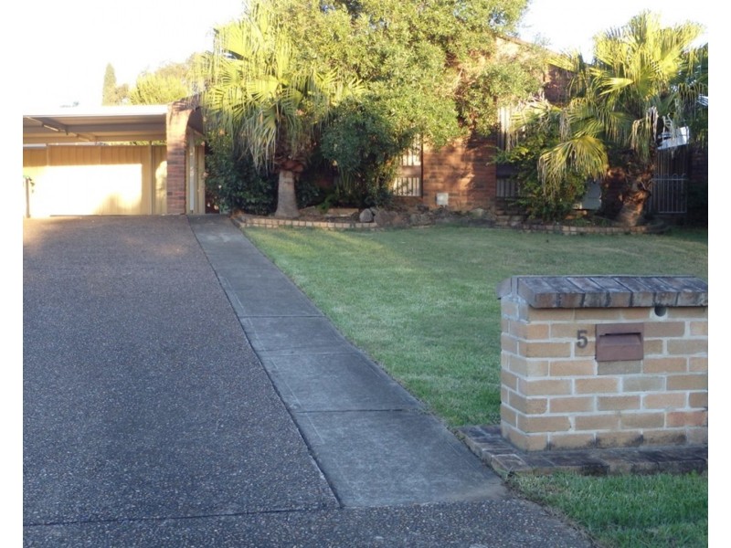 5 Pecan Close, St Clair NSW 2759