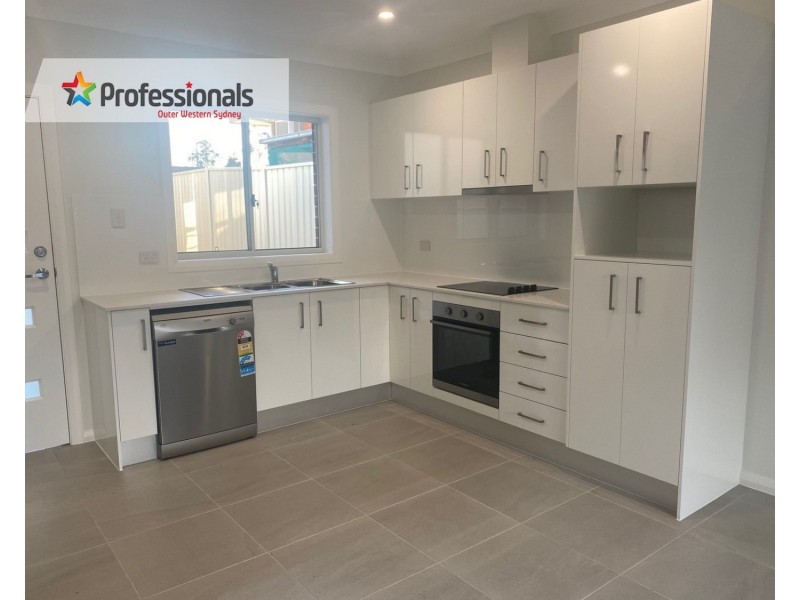 41A Lucena Crescent, Lethbridge Park NSW 2770