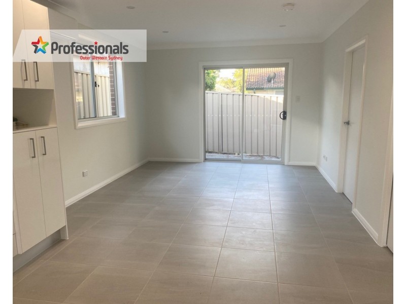 41A Lucena Crescent, Lethbridge Park NSW 2770