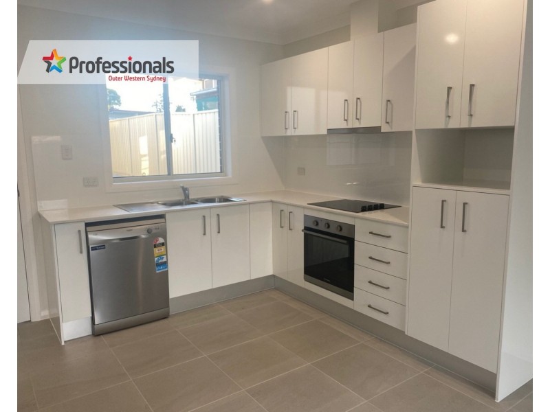 41A Lucena Crescent, Lethbridge Park NSW 2770