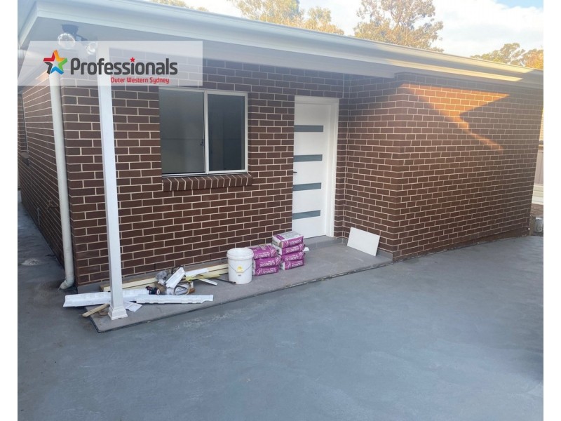 41A Lucena Crescent, Lethbridge Park NSW 2770